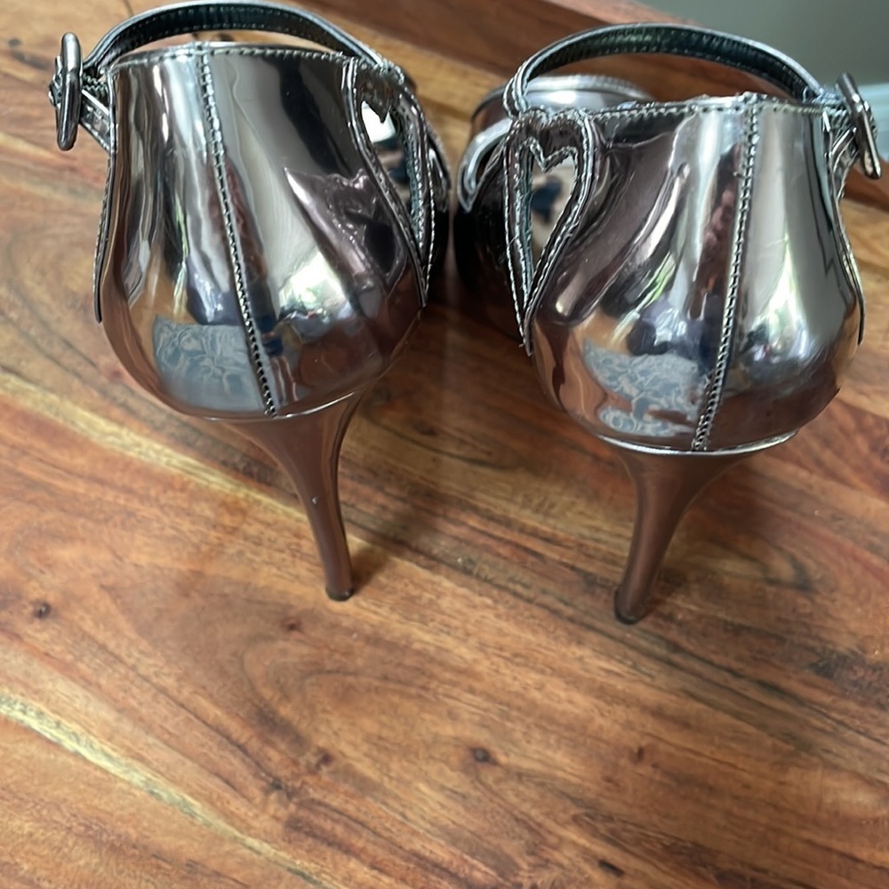 Betsey Johnson “Mimie” Heart Cutout Metallic High Heels. Excellent condition - Picture 8 of 14